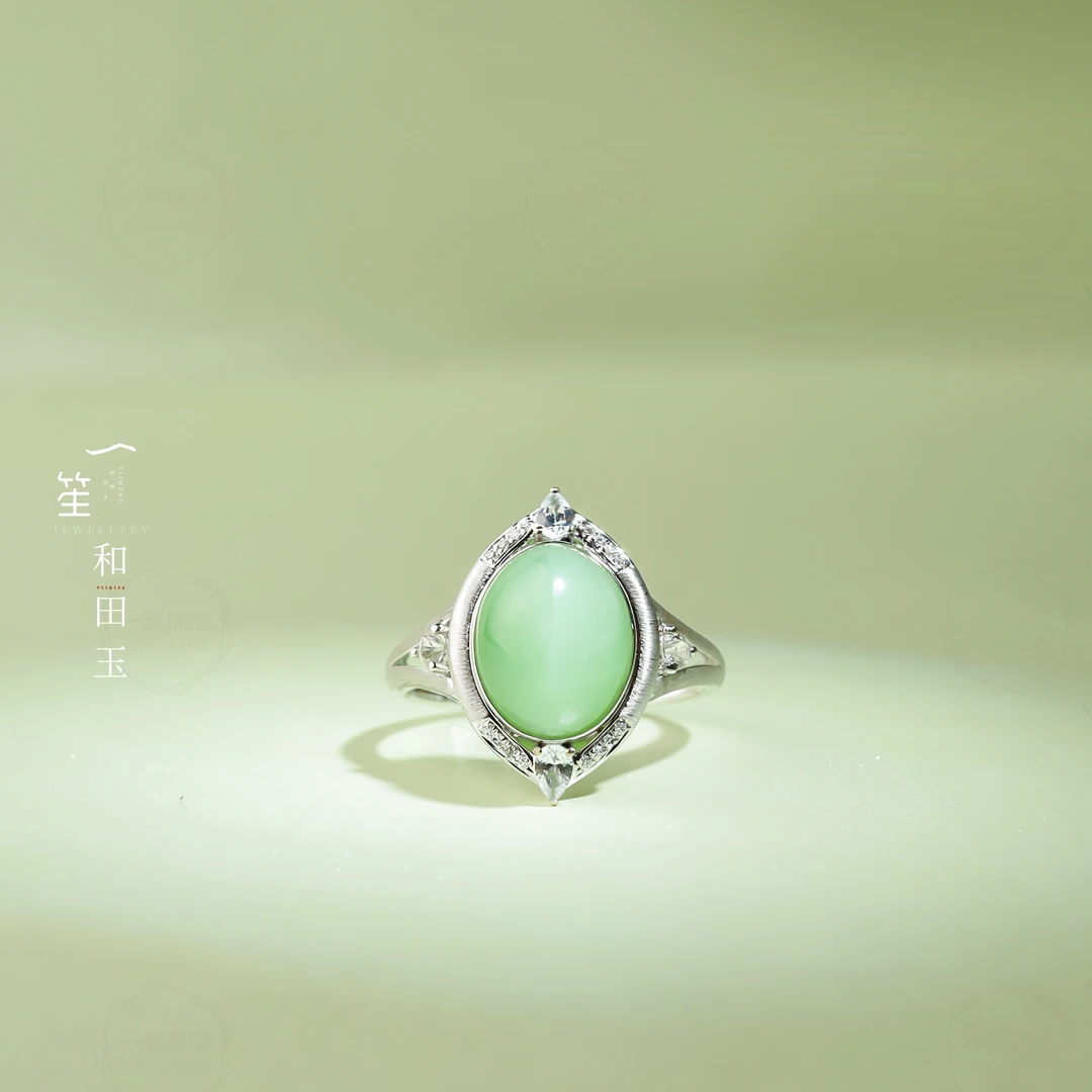 【一笙珠宝】新疆和田玉黑羊洞蛋面猫眼戒指18k金镶嵌 YS21457