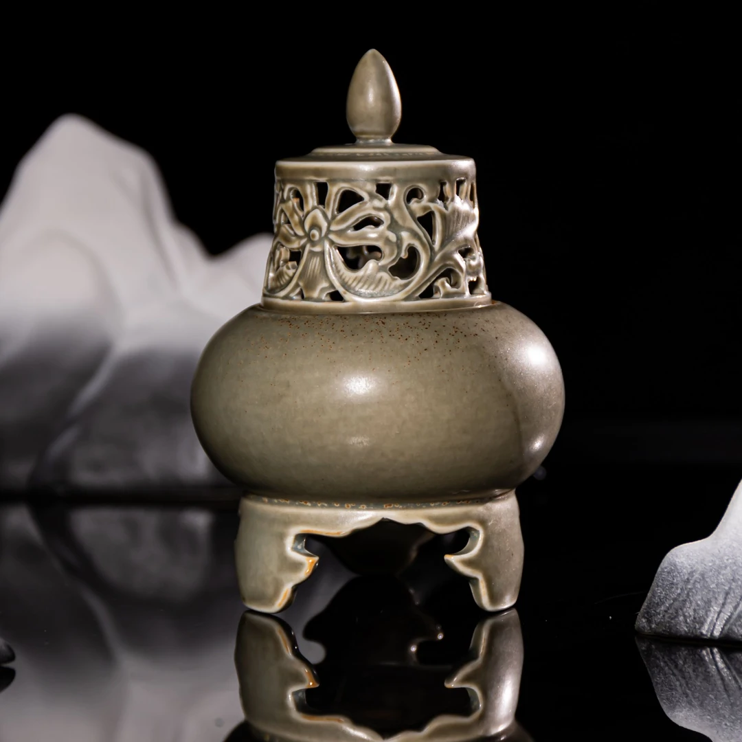 【西泠上新】 南宋柴窑古青釉禅心炉HX0415