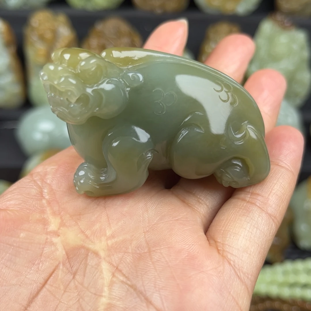 ༺***༻未镶嵌和田玉把件