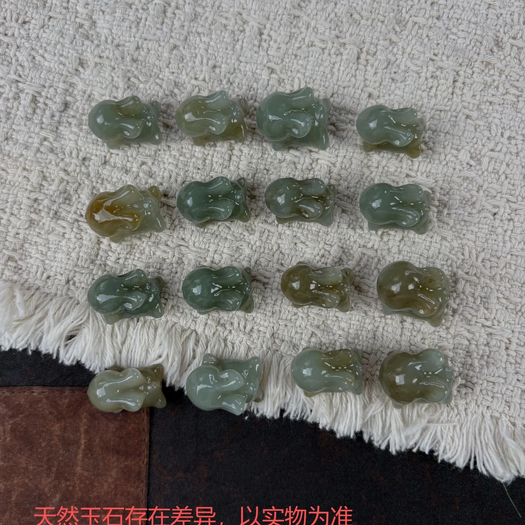 【翠】3134-和田玉且末蓝色趴趴兔配饰(颜色深浅大小不等随发其一)