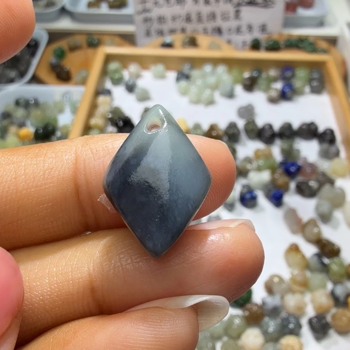 和田玉未镶嵌珠宝奇石