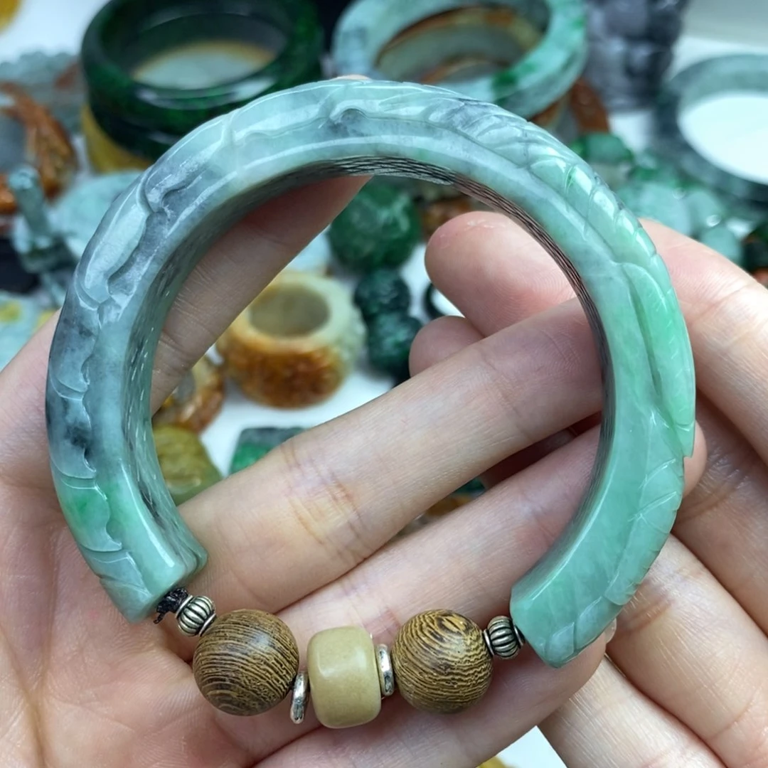颈饰未镶嵌翡翠河****少