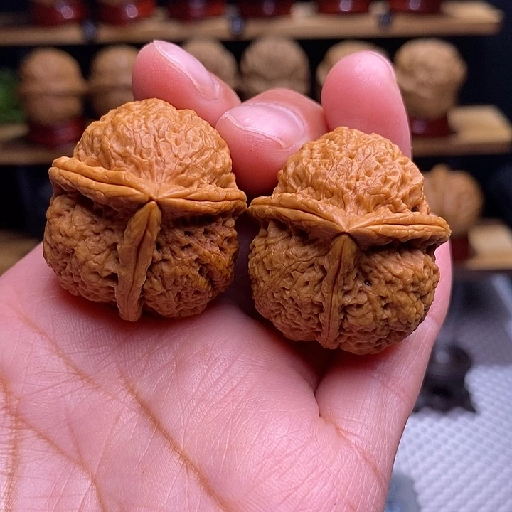 文玩核桃吊坠一道筋三棱44