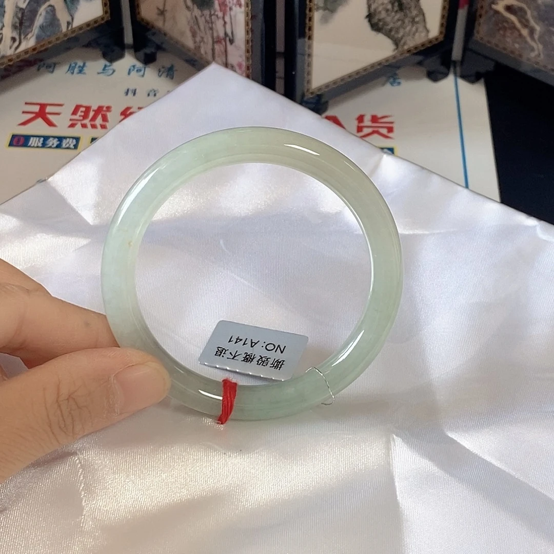 翡翠未镶嵌手镯（圆镯）54.5