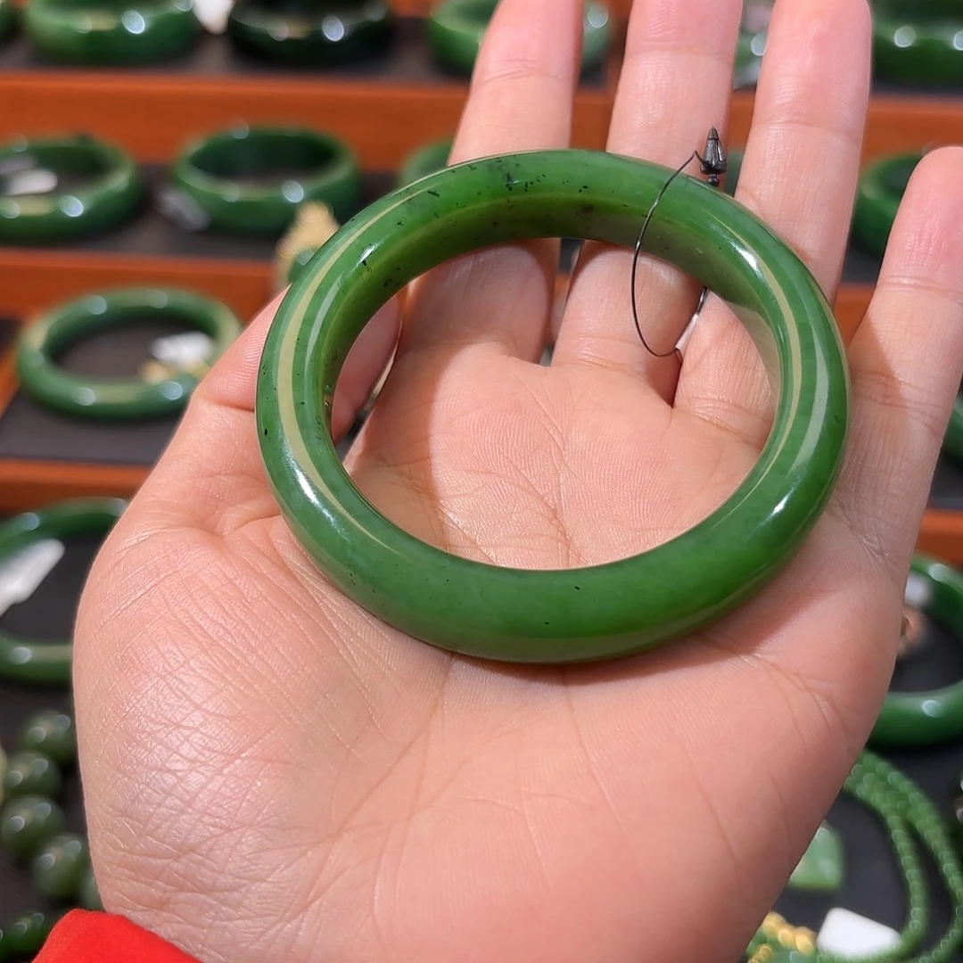 和田玉（碧玉）未镶嵌手镯辣绿色
