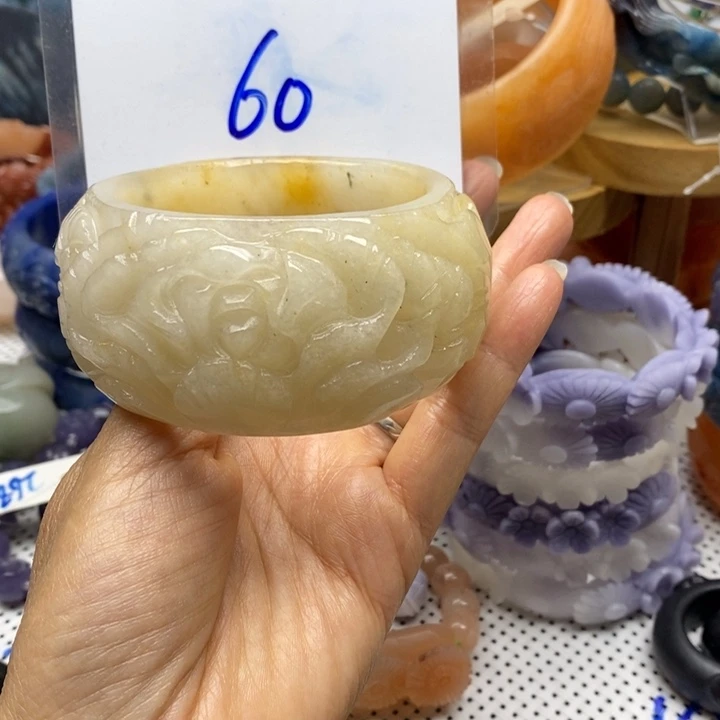 石英质玉手镯未镶嵌