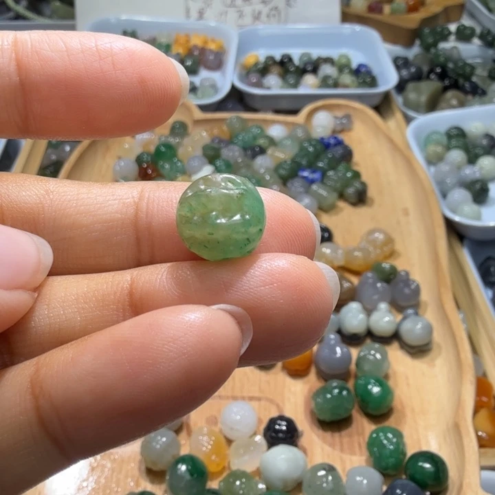 和田玉未镶嵌珠宝半成品