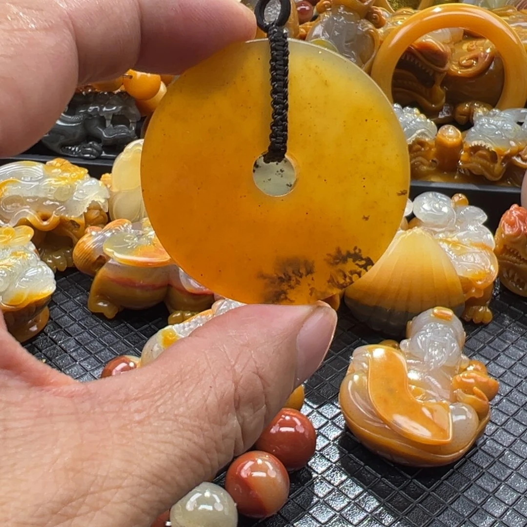 石英质玉未镶嵌颈饰