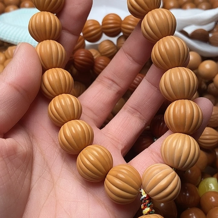 猴头核桃吊坠不****字手持