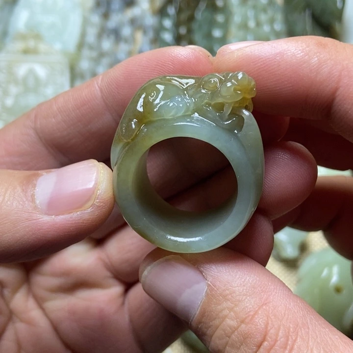 和田玉未镶嵌挂件