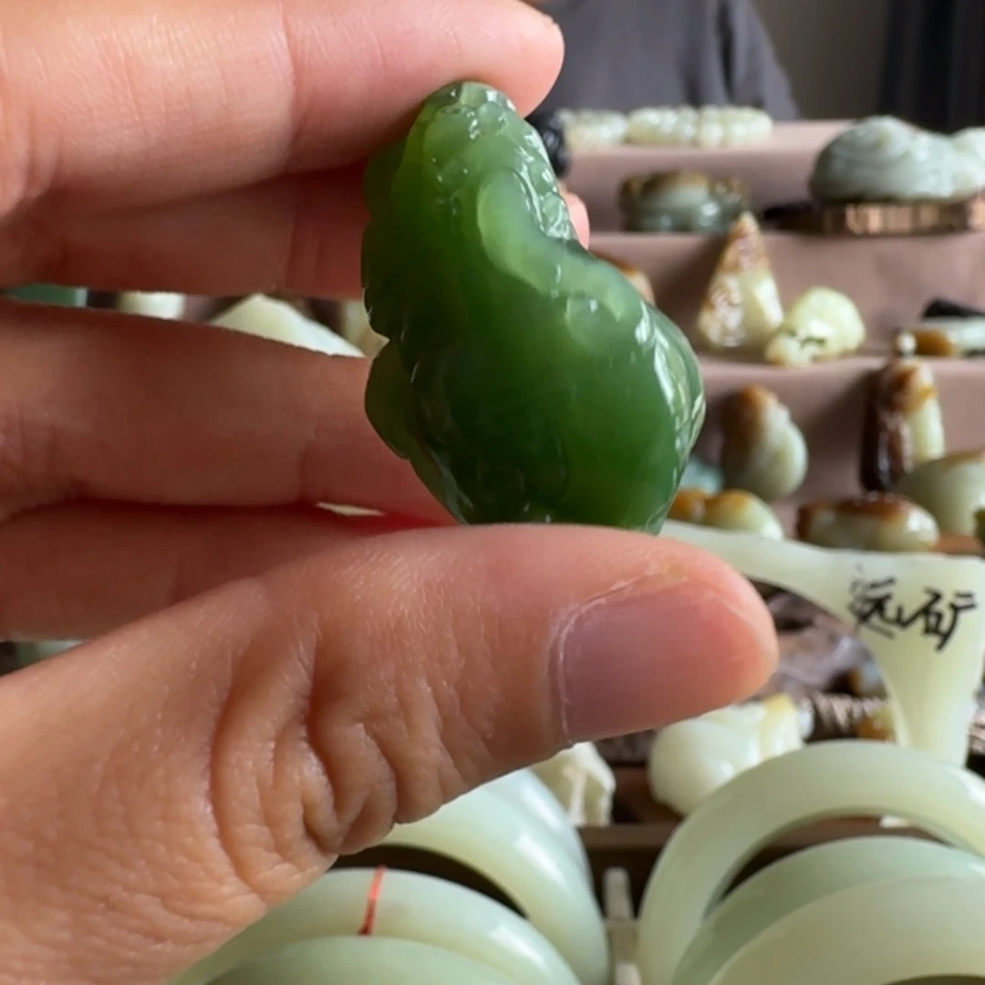 颈饰未镶嵌和田玉(糖玉)