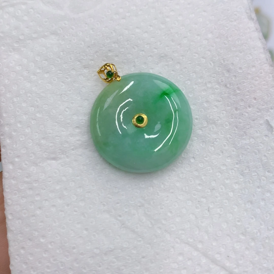 翡翠18K金镶嵌颈饰翡翠