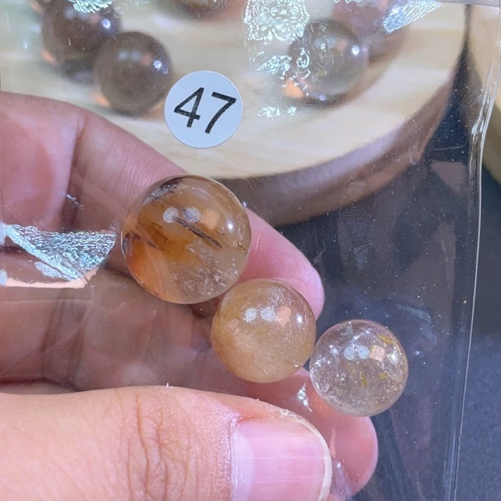 未镶嵌颈饰水晶M****o