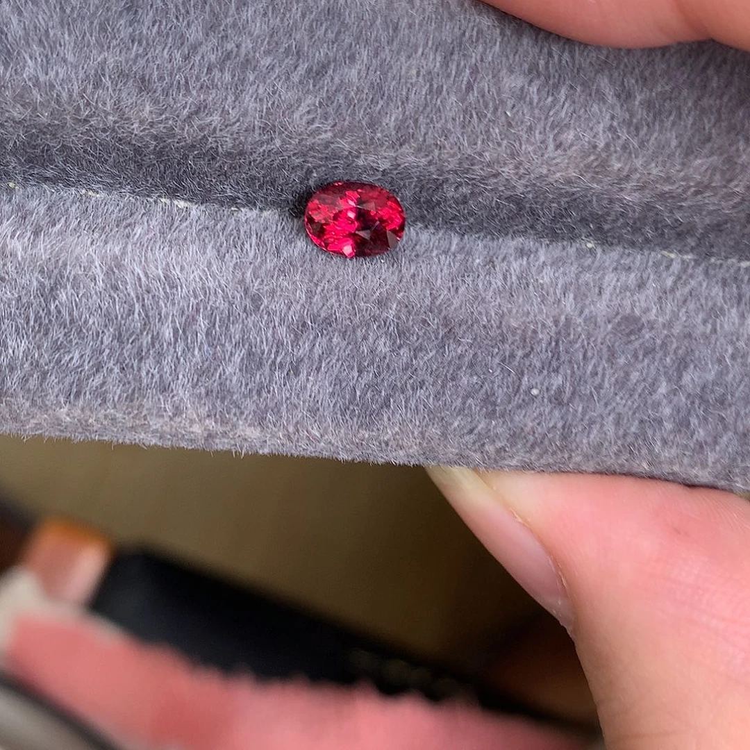 石榴石裸石未镶嵌1.23 全净 镁铝