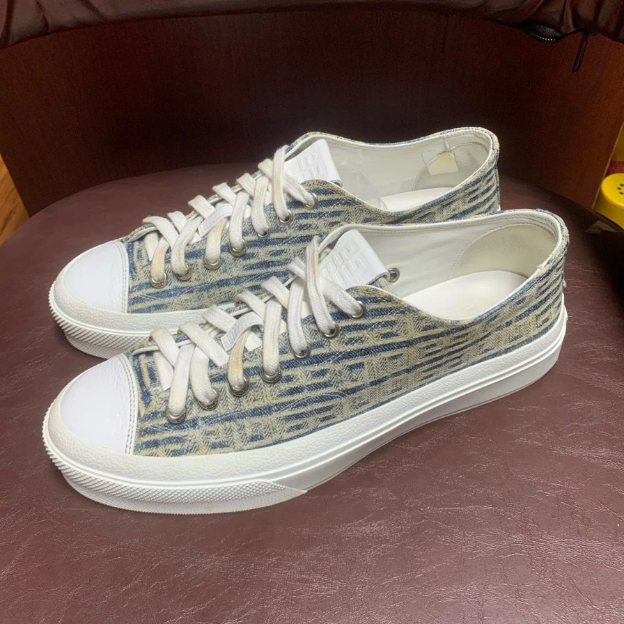 99新  鞋/【Givenchy】纪梵希 经典四宫板鞋 41码