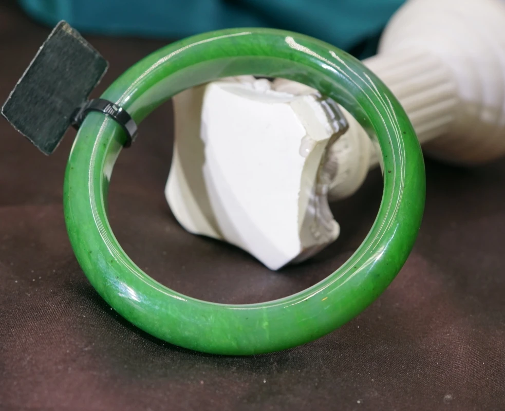 和田玉碧玉手镯 D010901