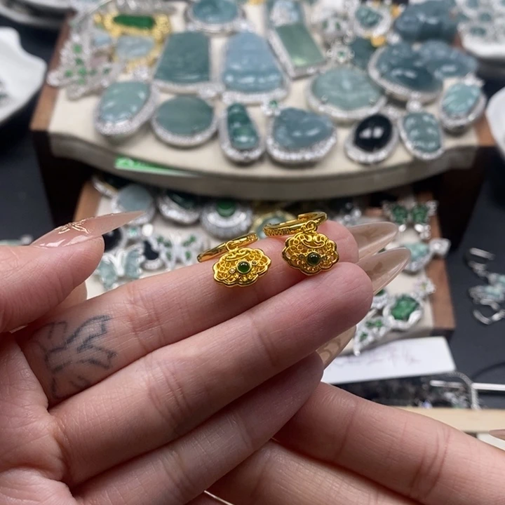 翡翠颈饰未镶嵌翡翠