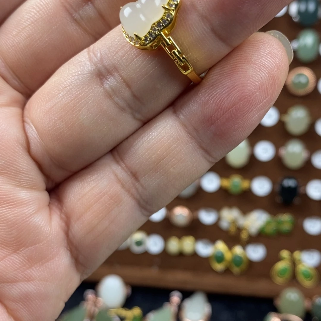 和田玉（青白玉）戒指合金