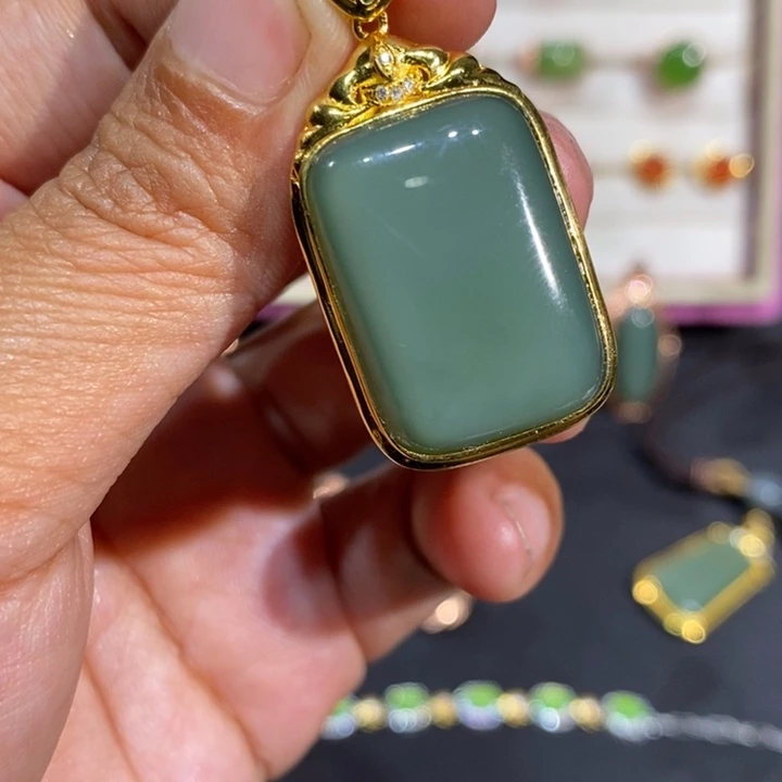 颈饰银S925镶嵌和田玉（碧玉）