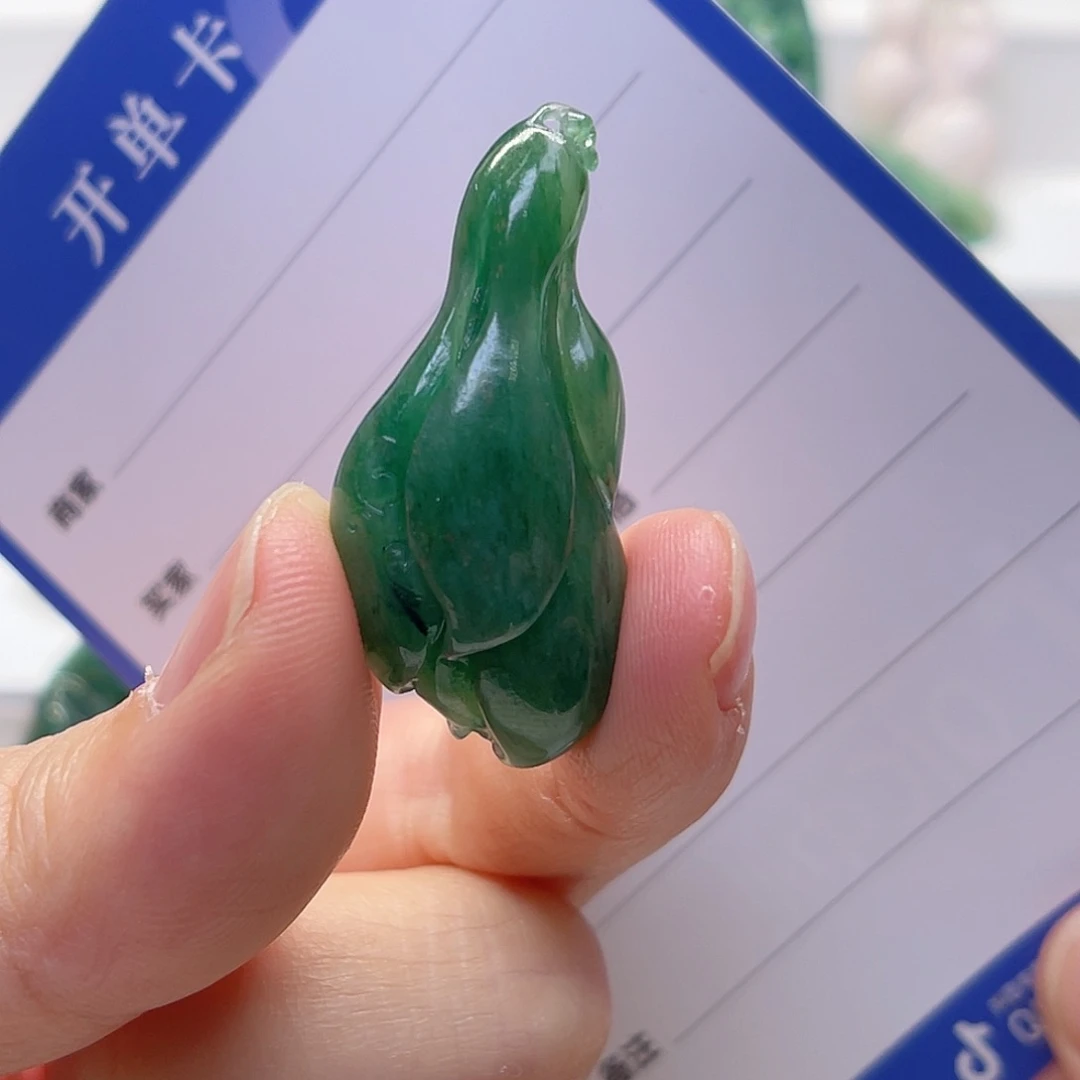 独山玉未镶嵌颈饰