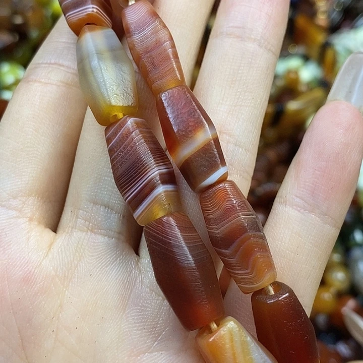 未镶嵌颈饰玛瑙/玉髓三*