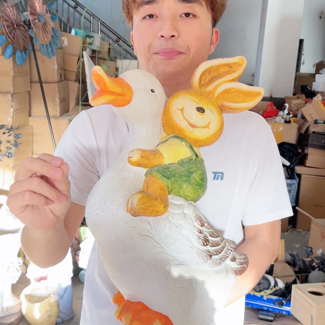 【闪购商品】陶瓷摆件兔子骑鸭摆件