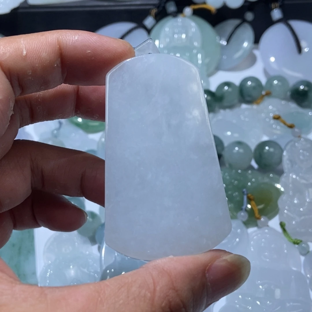 翡翠未镶嵌颈饰无事牌