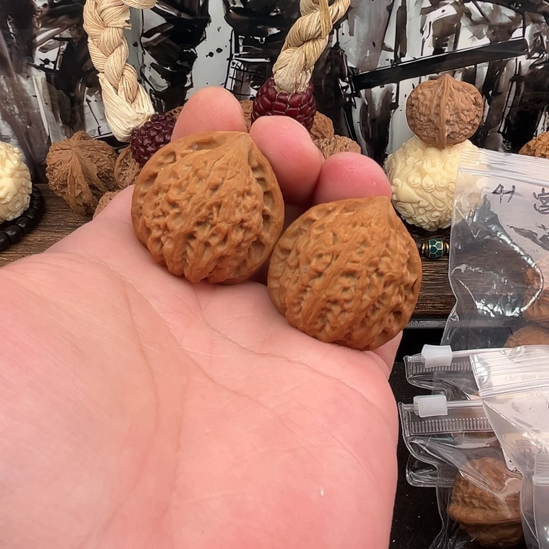 文玩核桃把件金牛小手捻35尺