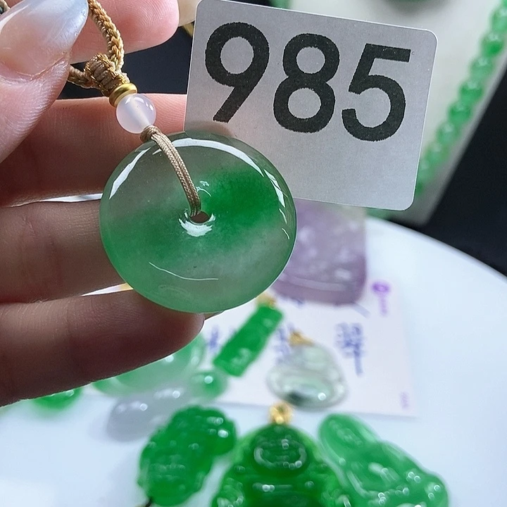 翡翠未镶嵌吊坠(赠链)