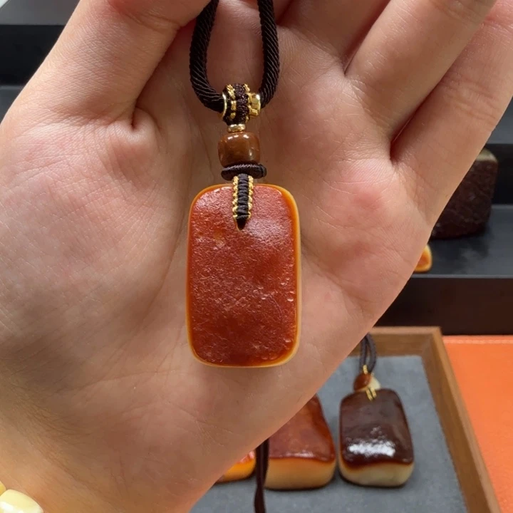 蜜蜡未镶嵌吊坠(赠链)