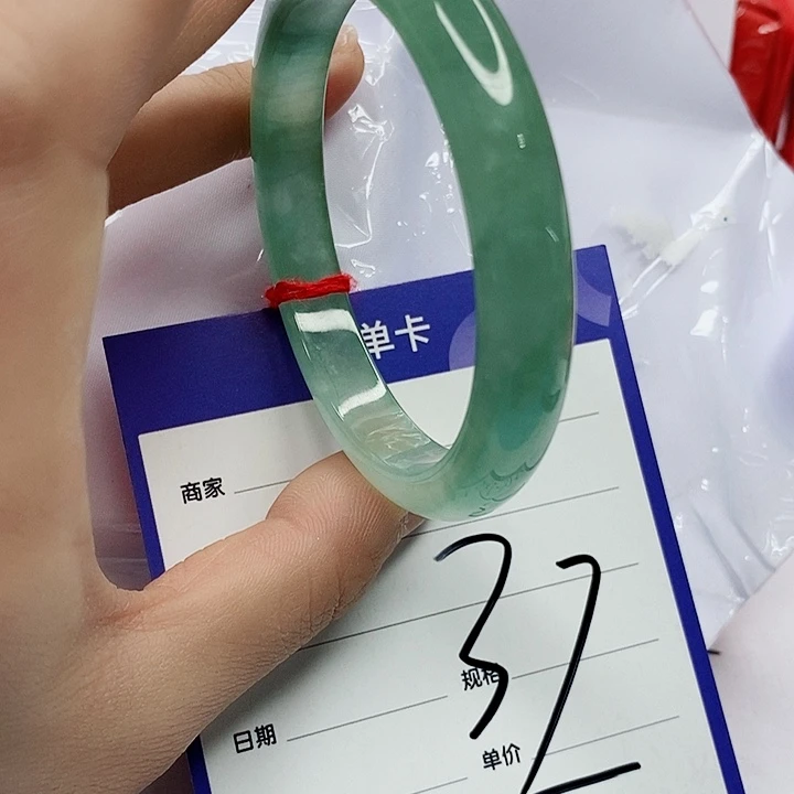 翡翠手镯（圆镯）未镶嵌翡翠