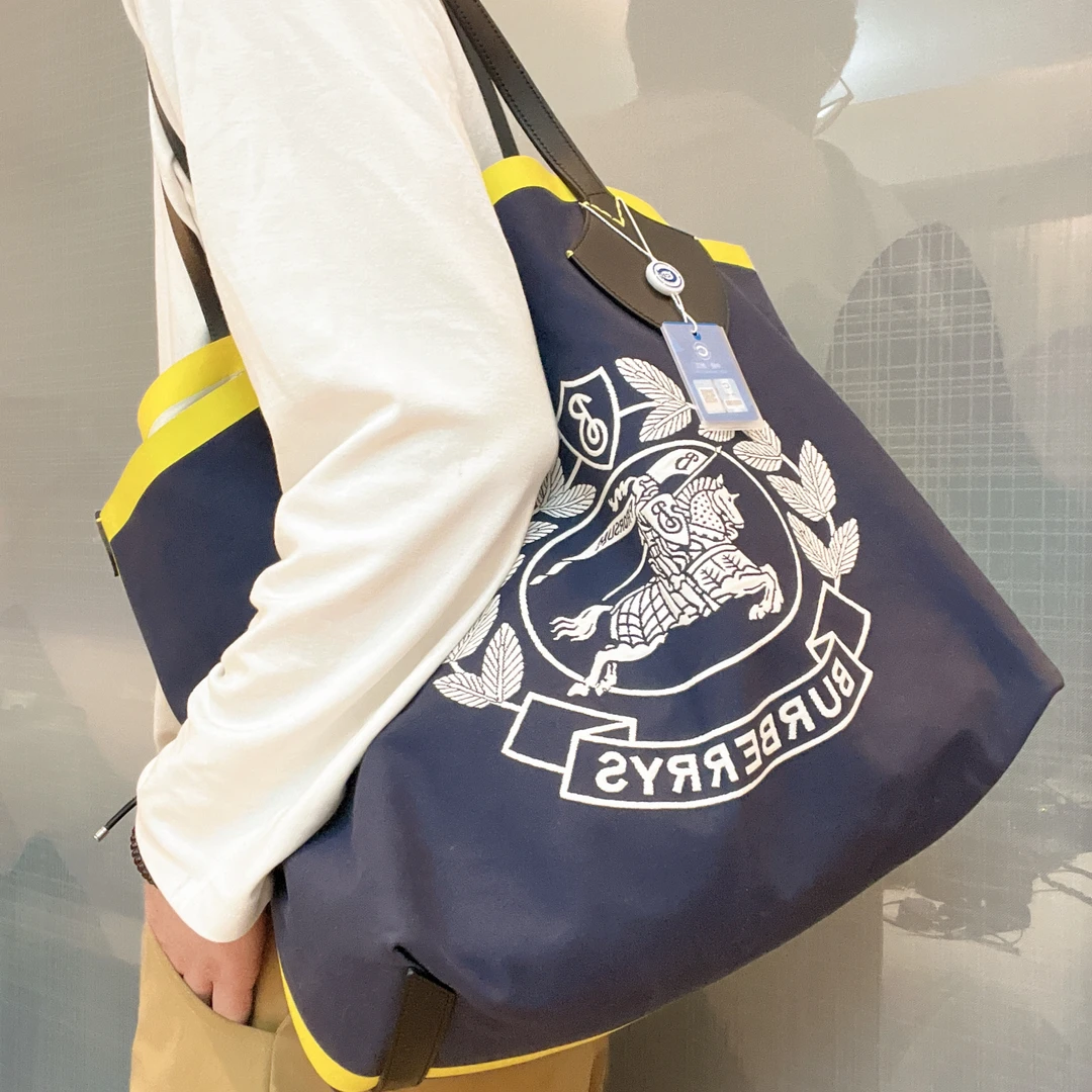 95新 BURBERRY/博柏利 【涛】26 0532 蓝色丹宁战马托特