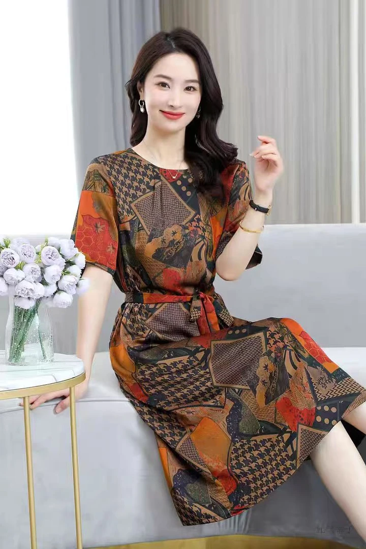 J035新款百搭妈妈连衣裙女夏高端中老年圆领洋气大码裙子