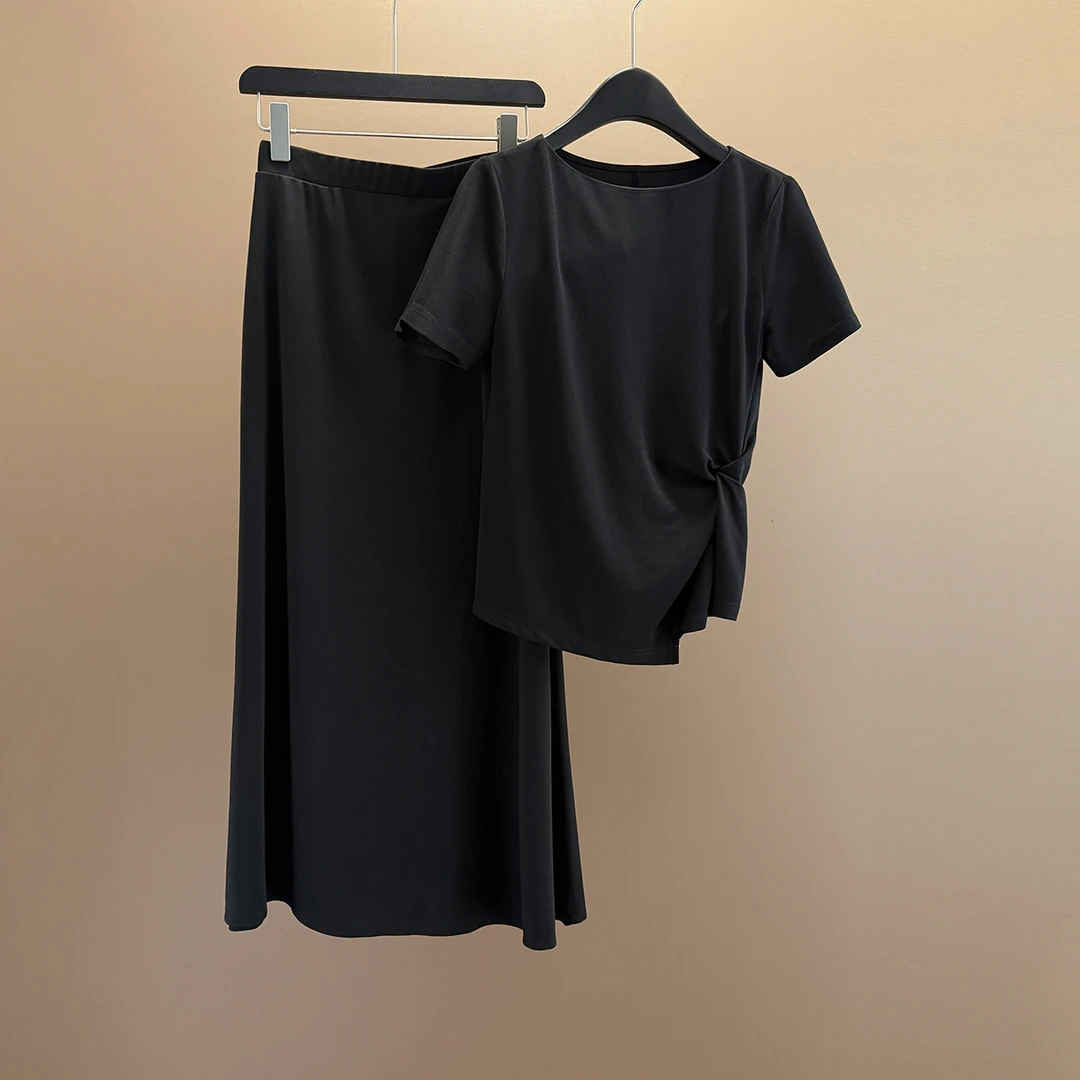 设计感时尚休闲套装女夏款修身显瘦圆领扭结设计上衣半身裙两件套