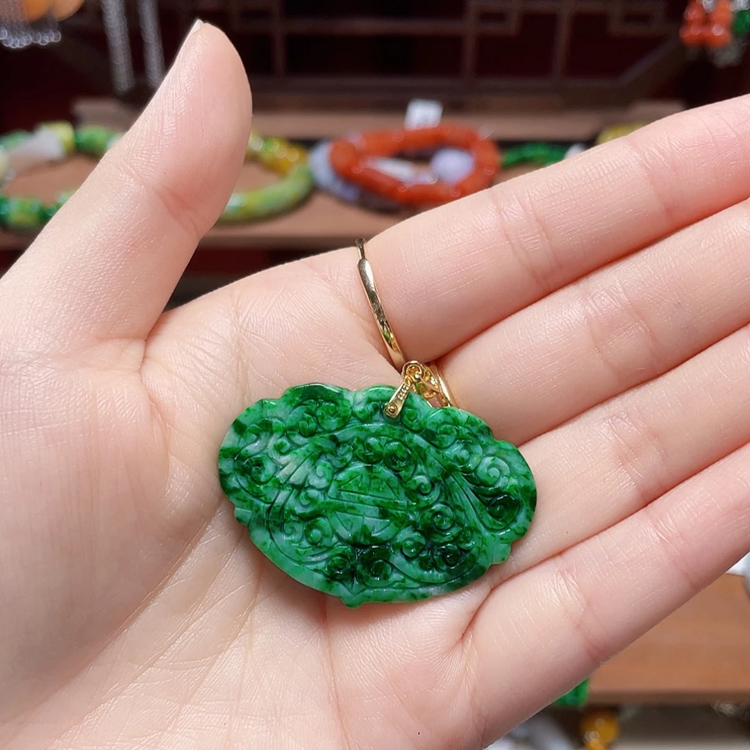 沐****翡翠未镶嵌手链饰品