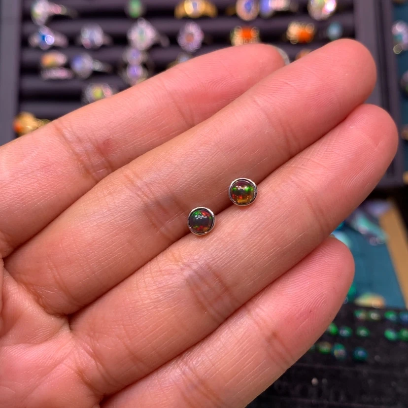 【闪购商品】欧泊耳钉特价不退不换银S925镶嵌?****哒