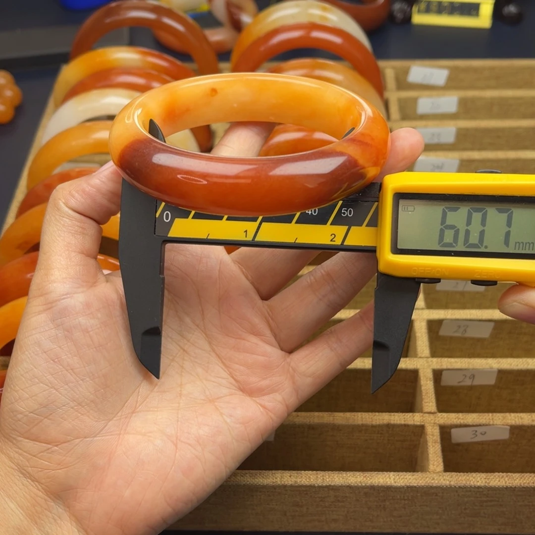 未镶嵌石英质玉（黄龙玉）手镯黄龙福利手镯17号