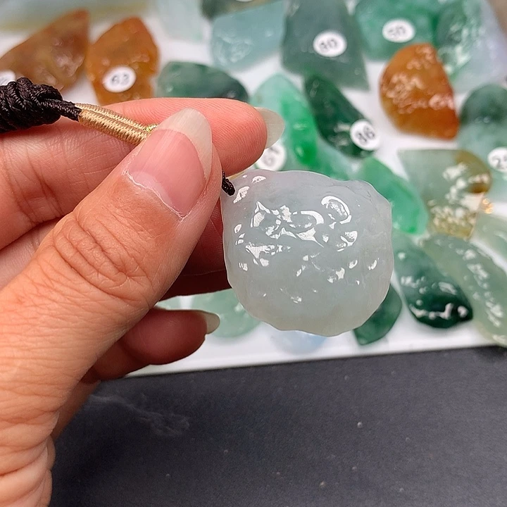 翡翠未镶嵌颈饰随型