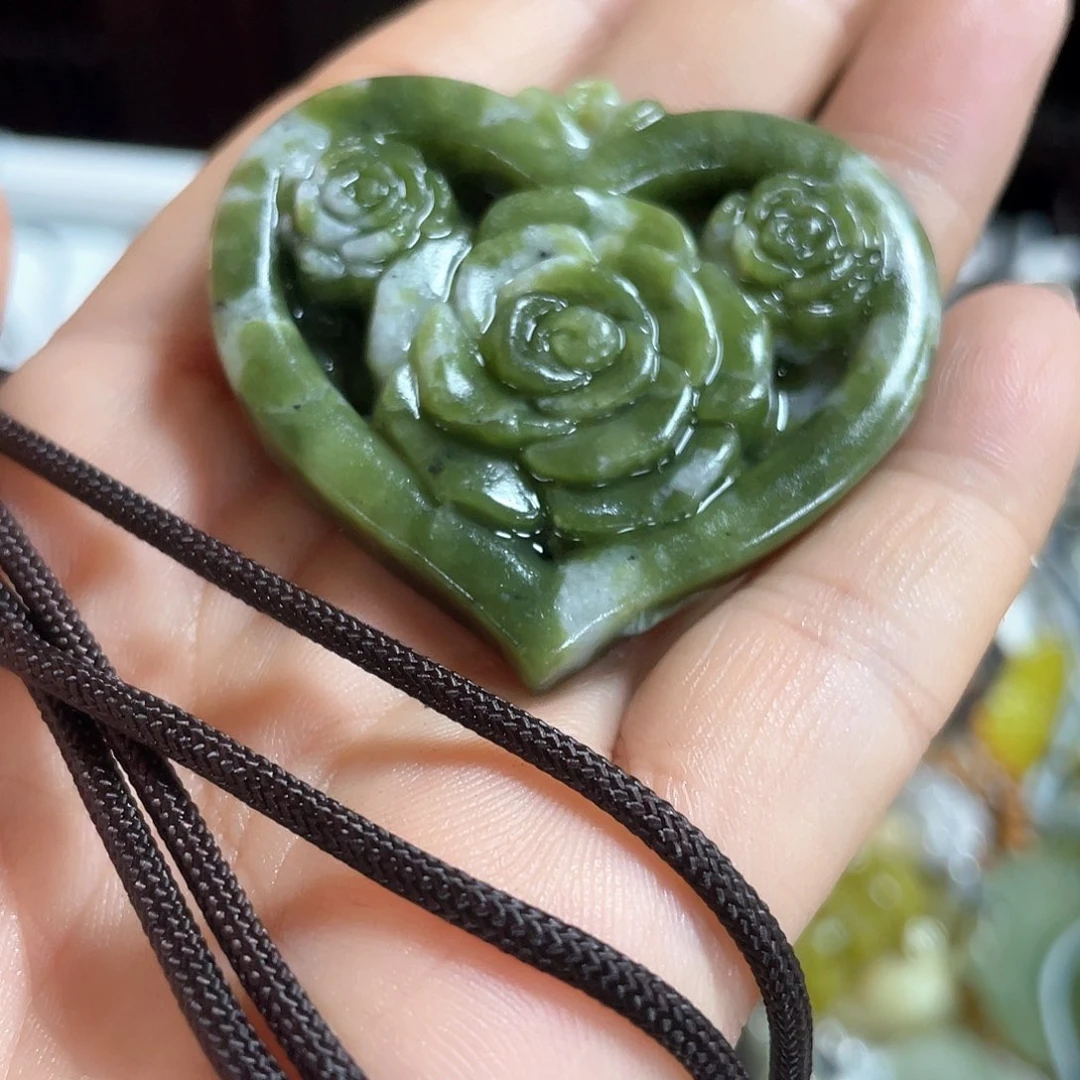 蛇纹石玉颈饰未镶嵌水**蓝