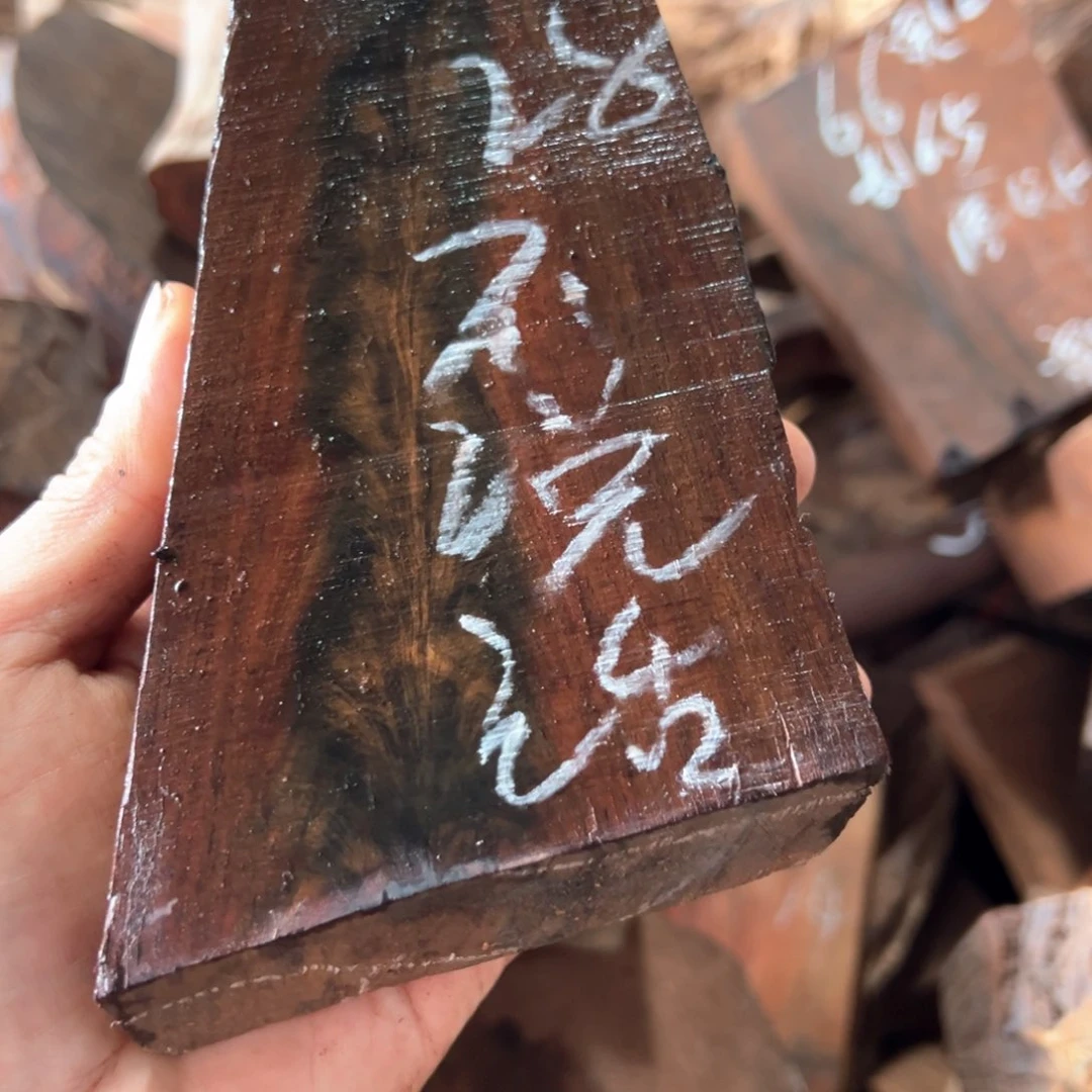 交趾黄檀（大红酸枝）不****话