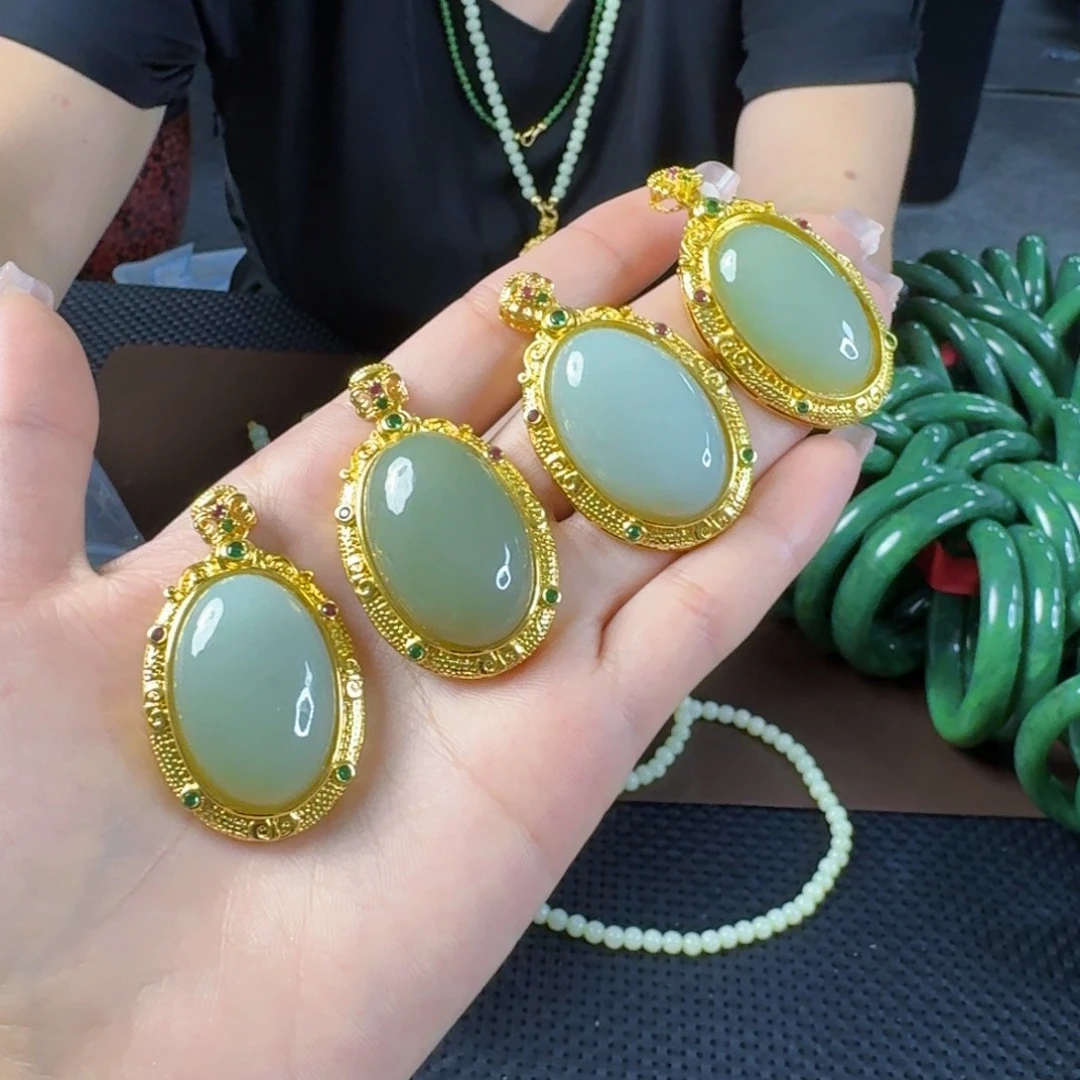 和田玉合金颈饰发其一