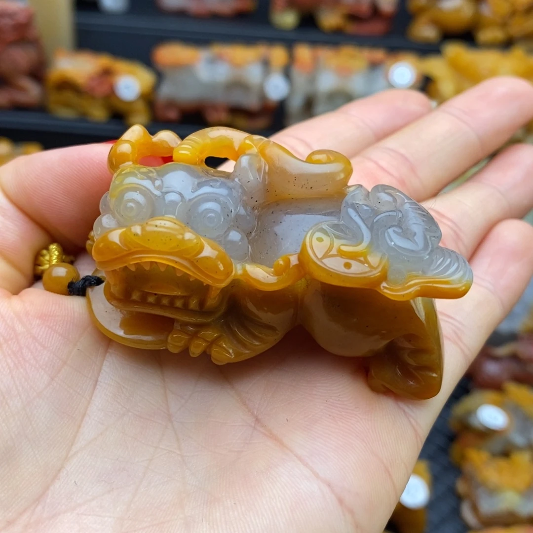 石英质玉（黄龙玉）未镶嵌颈饰