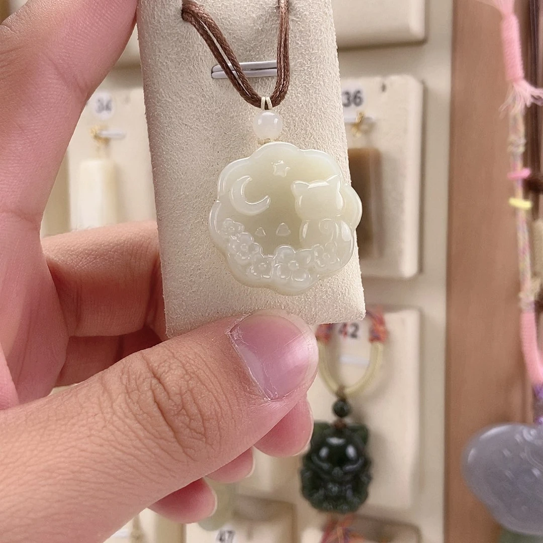 和田玉未镶嵌颈饰