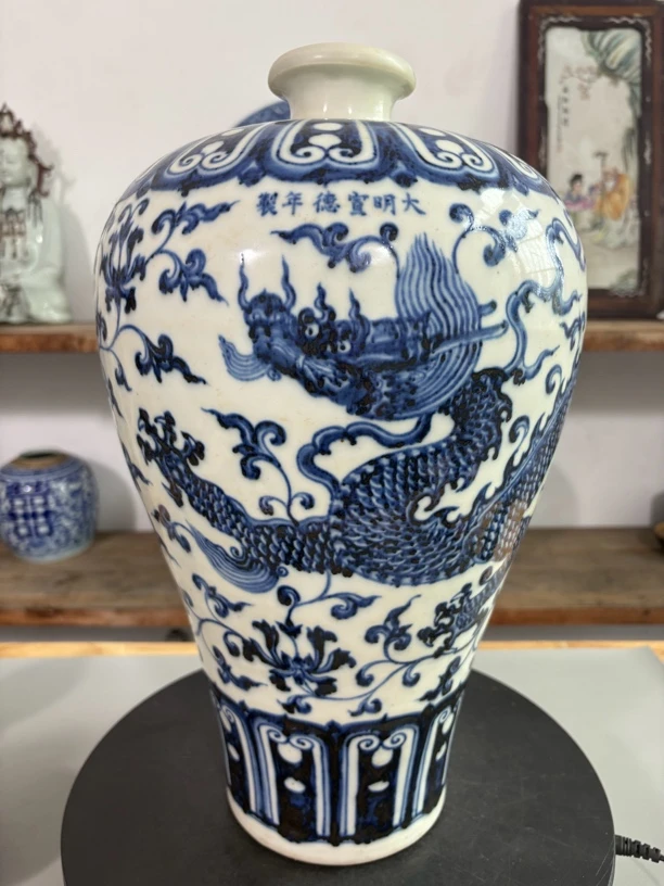 现代宣德穿花龙纹梅瓶摆件