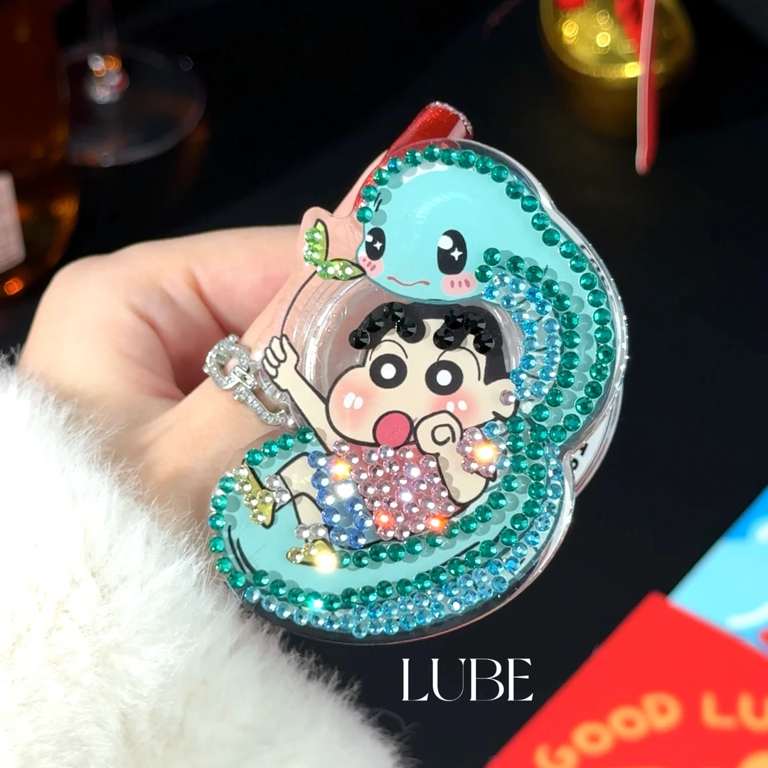 【小新十二生肖】创意高定手工钻磁吸支架适用于安卓苹果手机壳