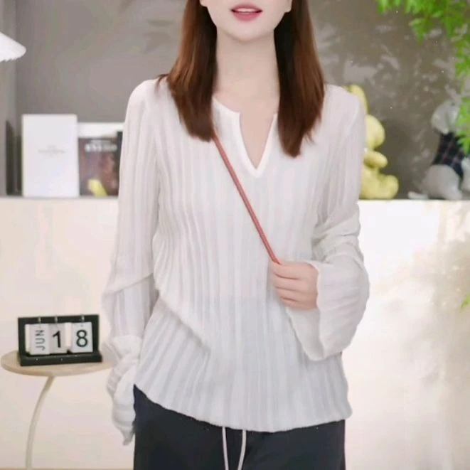 2025早秋极简静奢短款时尚百搭长袖针织衫女新款休闲百搭上衣