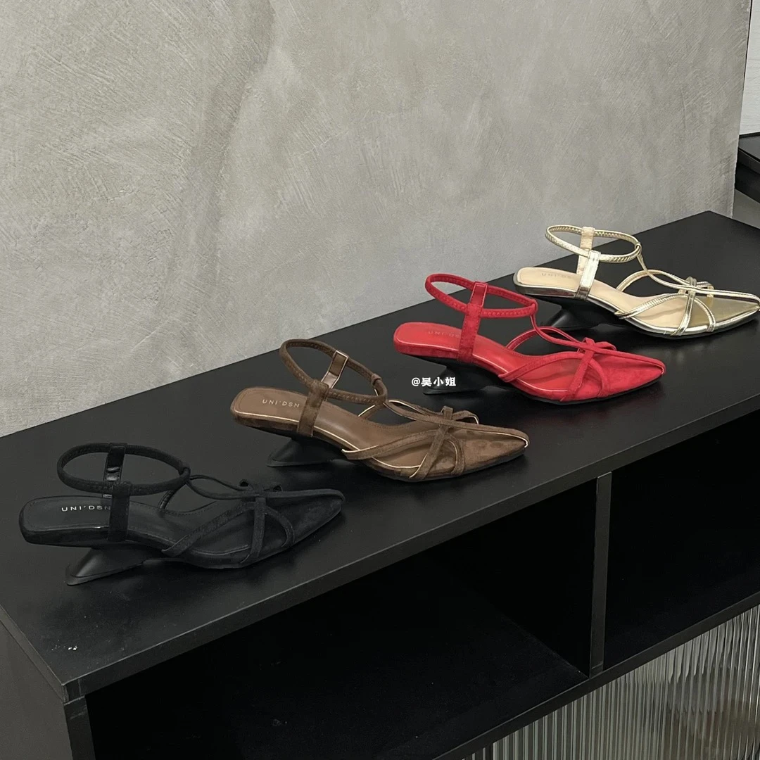 2025夏季新款尖头露趾法式小众设计感跛跟凉鞋时尚百搭配裙子女鞋