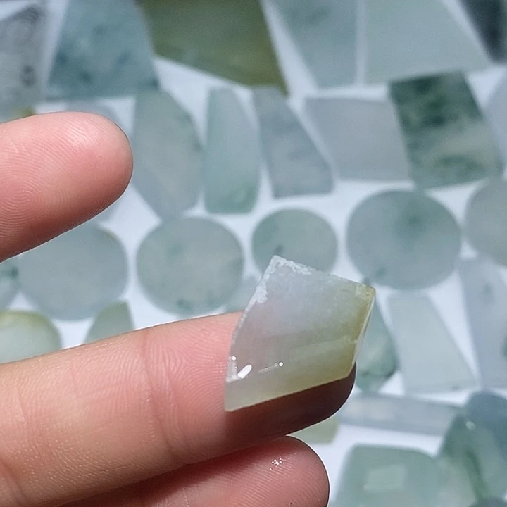 翡翠未镶嵌颈饰4333