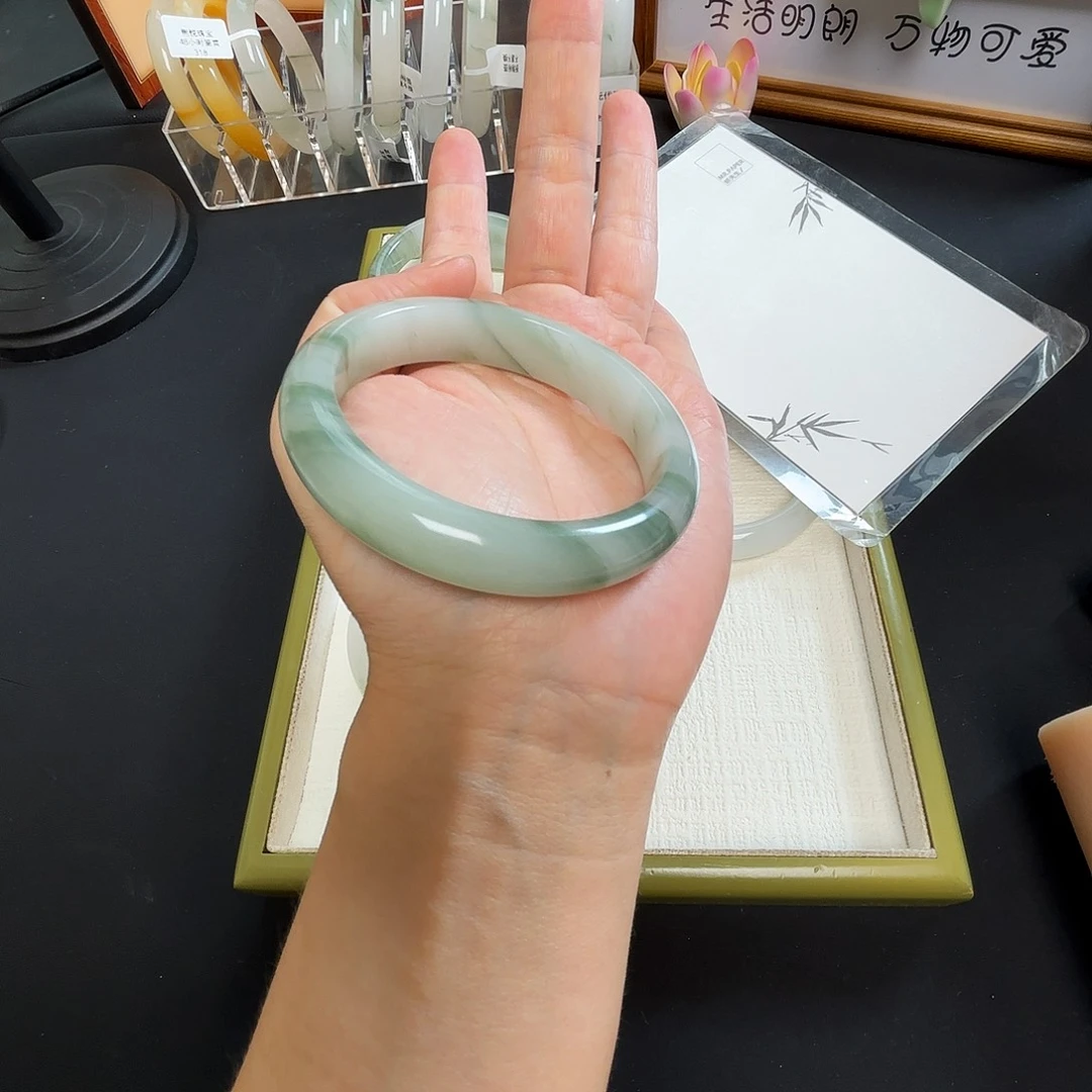 ঞ***熊未镶嵌手镯石英质玉86