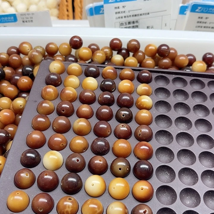 白玉菩提吊坠微瑕13焦糖圆30卡灯牌宠30